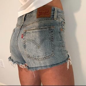 501 high rise light wash Levi’s shorts
